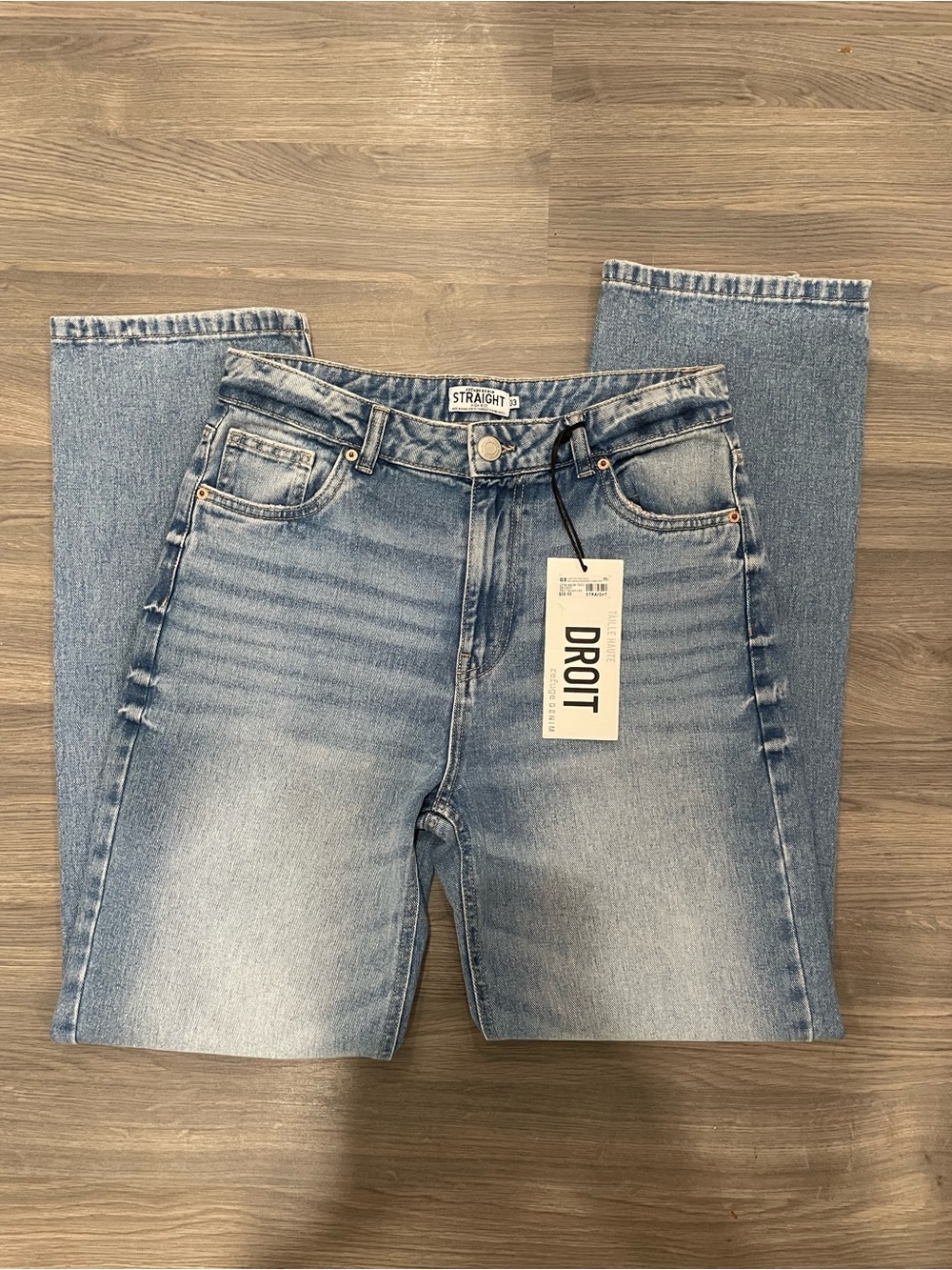 refuge Straight Leg Jeans in Light Blue Wash